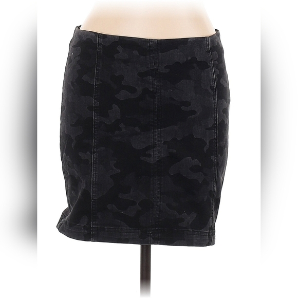 Free People Modern Femme Camo Mini Skirt | Size 10 | EUC | Retail $128 - Picture 4 of 8
